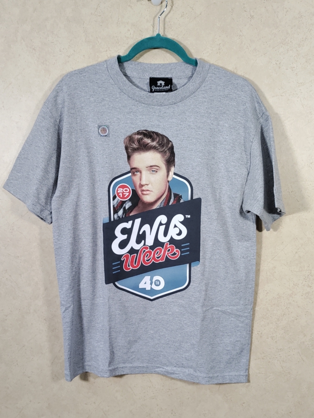J097 Graceland Gray 40th Elvis Week 2017 Graphic Tee M NEW